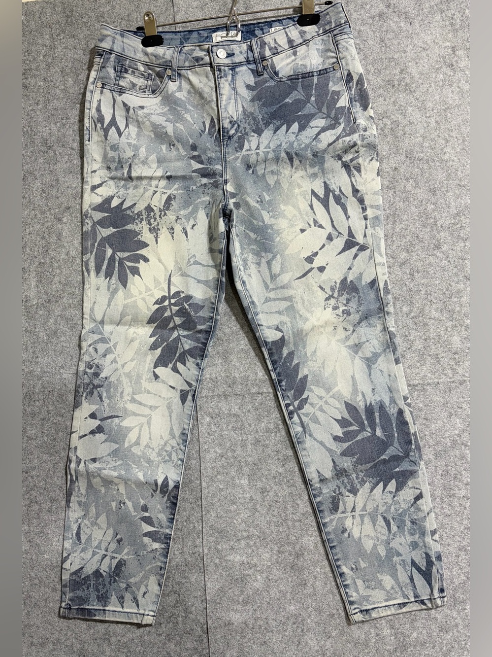 NWOT Sofia by Sofia Vergara Rosa Curvy Ankle Tropical Print Jeans Size 14